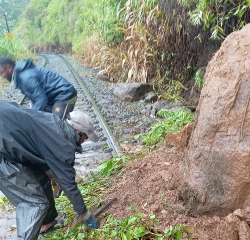 කාලගුණය අයහපත් – කාලගුණ විද්‍යා දෙපාර්තමේන්තුවෙන් රතු නිවේදන (VIDEO)