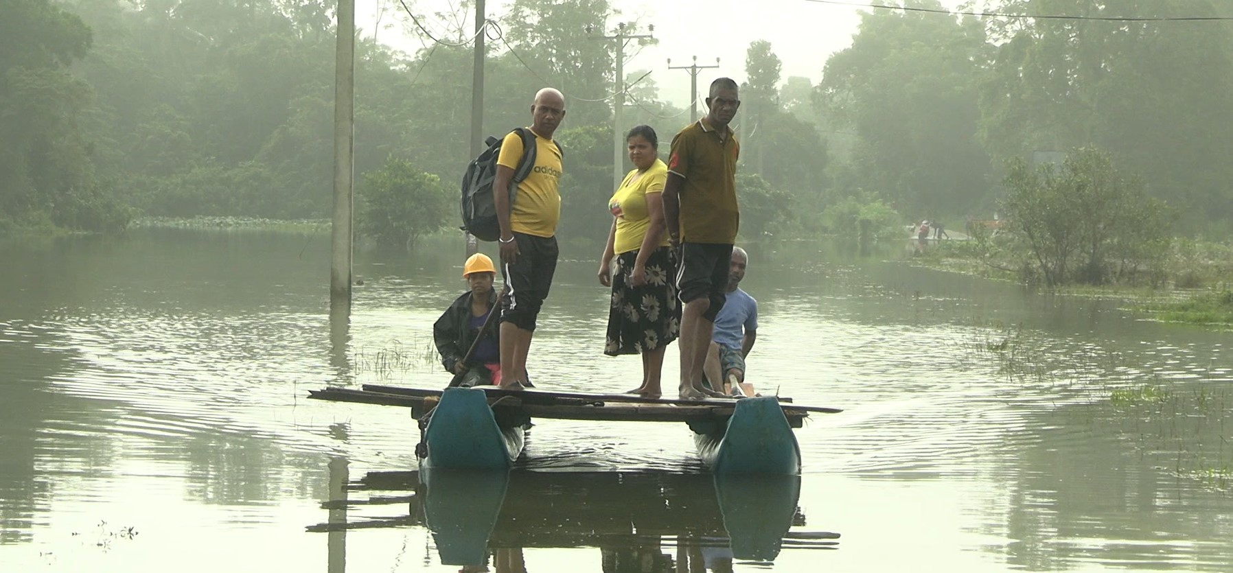 කුඩා ගඟ පිටාර ගලා බුලත්සිංහල පහත් බිම් රැසක් යටවී ගමනා ගමනයට බාධා කුඩා ගඟ පිටාර ගලා බුලත්සිංහල පහත් බිම් රැසක් යටවී ගමනා ගමනයට බාධා