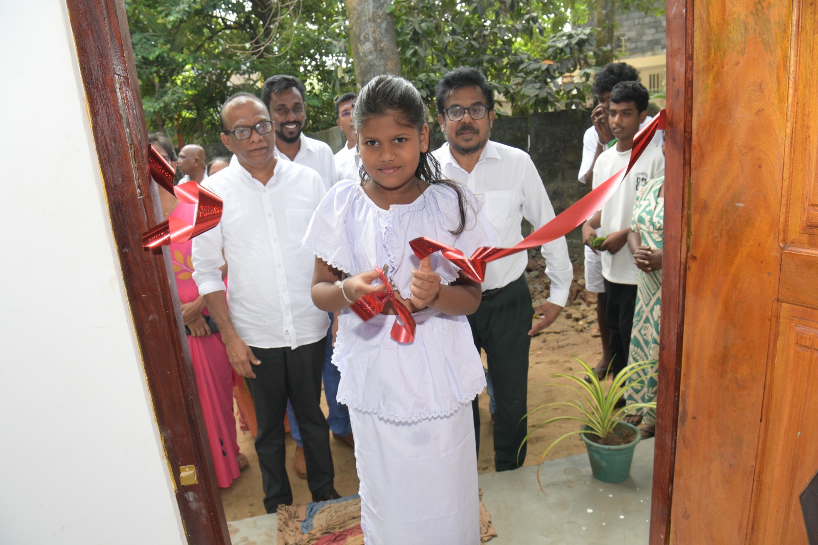 දස ලක්ෂයේ නිවාස ලාභීන් 04 කට නිවාස හිමිකම ලැබේ දස ලක්ෂයේ නිවාස ලාභීන් 04 කට නිවාස හිමිකම ලැබේ