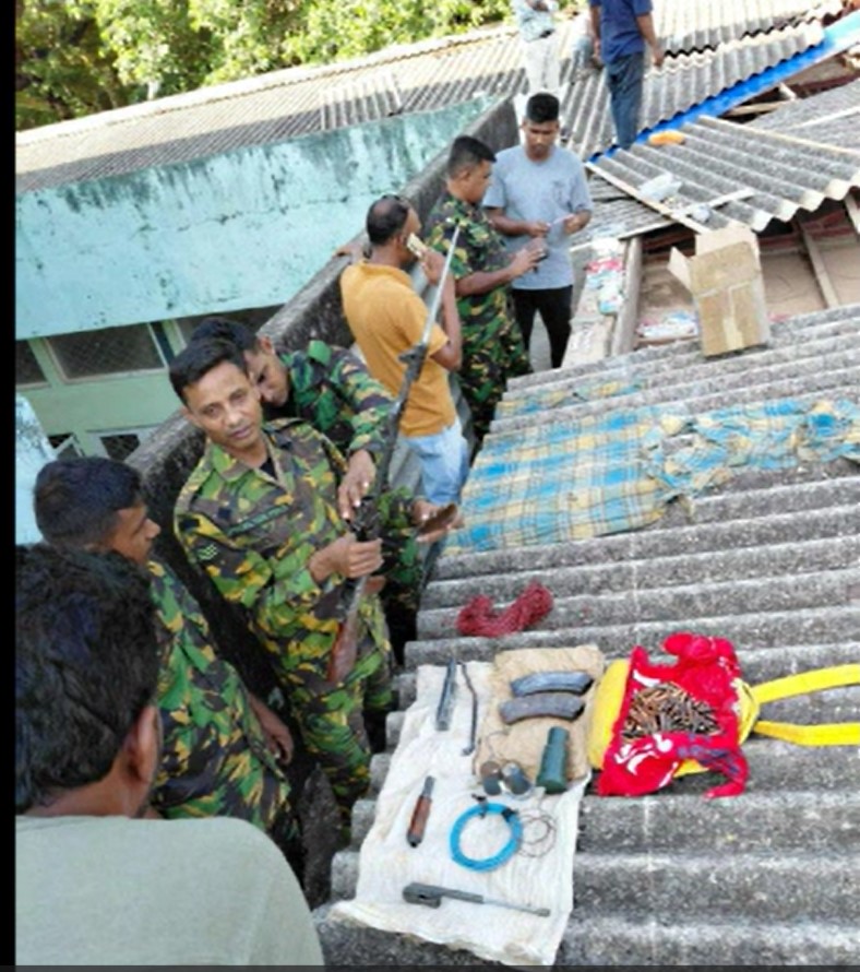 යාපනය සරසවි පුස්තකාල සිවිලිමෙන් ගිනි අවියක් ඇතුලු උන්ඩ තොගයක් මතුවේ