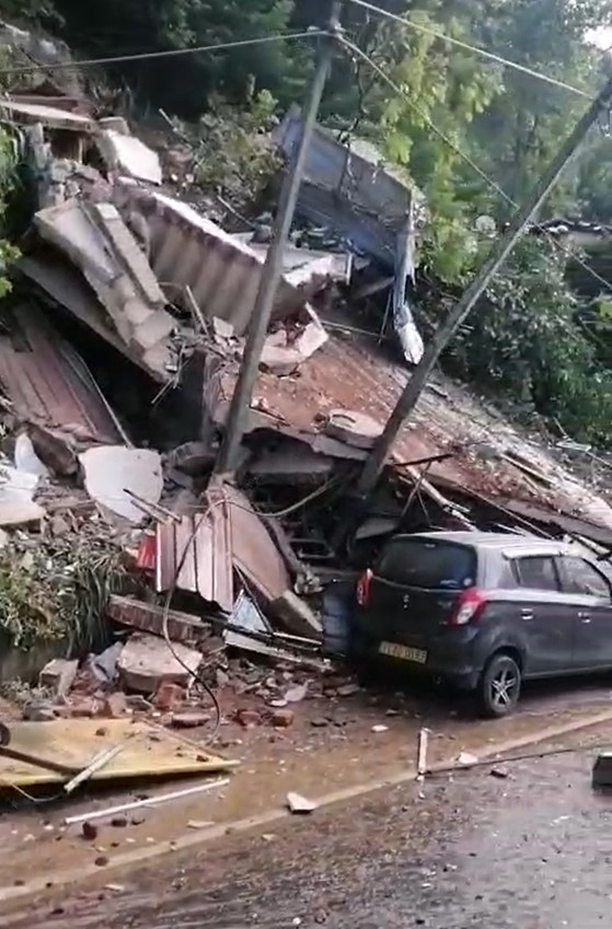 පහළ කඩුගන්නාවේ සිට මහනුවර – කොළඹ ප්‍රධාන මාර්ගය වසා දැමීම නිසා විකල්ප මාර්ග හඳුන්වා දෙයි