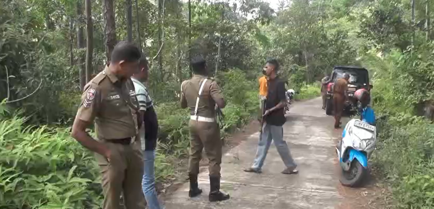 කලවානේ දෙදෙනකුට වෙඩි තැබූ පුද්ගලයා තුවක්කුව සමග අත්අඩංගුවට කලවානේ දෙදෙනකුට වෙඩි තැබූ පුද්ගලයා තුවක්කුව සමග අත්අඩංගුවට