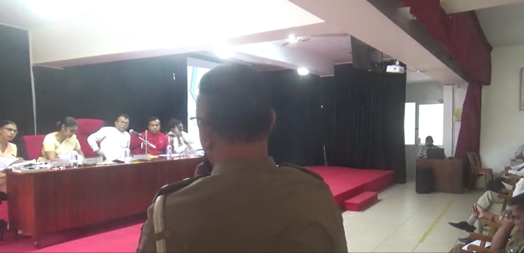 මහරගම සම්බන්ධීකරණ කමිටුව ඇවිලෙයි – නගර සභාවේ වංචා රැසක් එළියට මහරගම සම්බන්ධීකරණ කමිටුව ඇවිලෙයි – නගර සභාවේ වංචා රැසක් එළියට