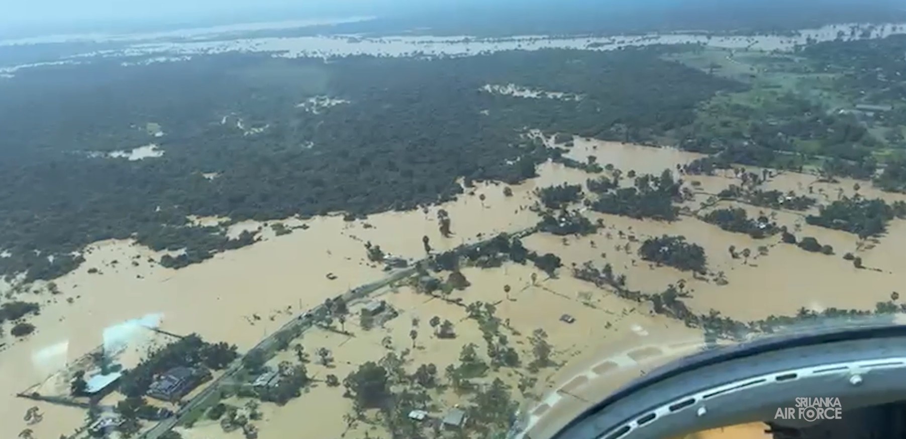 මාවිල් ආරු බැම්ම බිඳී ගොස් අවදානම් තත්ත්වයක් – ජනතාව ඉවත් කරයි