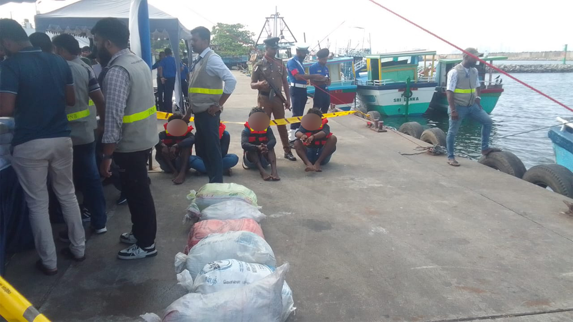 දකුණු මුහුදේ දී අත්අඩංගුවට පත් යාත්‍රාවේ හිමිකරු ඇතුළු පිරිසගෙන් රඳවාගෙන ප්‍රශ්න කරයි