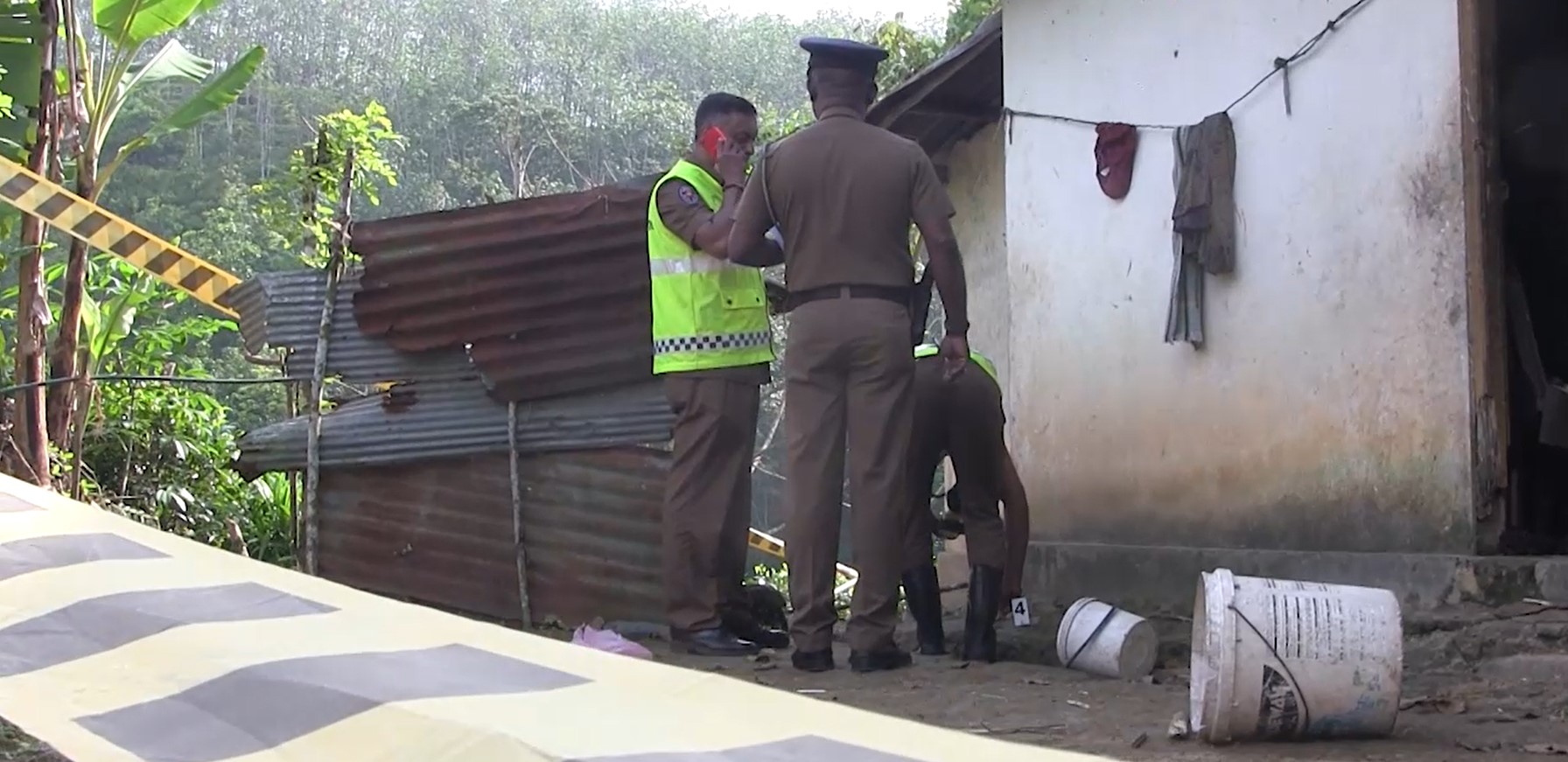 වෙරිමත වැඩි වී තරුණයින් දෙදෙනෙක් අවුරුදු 68 ක කාන්තාවක් ඝාතනය කරලා වෙරිමත වැඩි වී තරුණයින් දෙදෙනෙක් අවුරුදු 68 ක කාන්තාවක් ඝාතනය කරලා