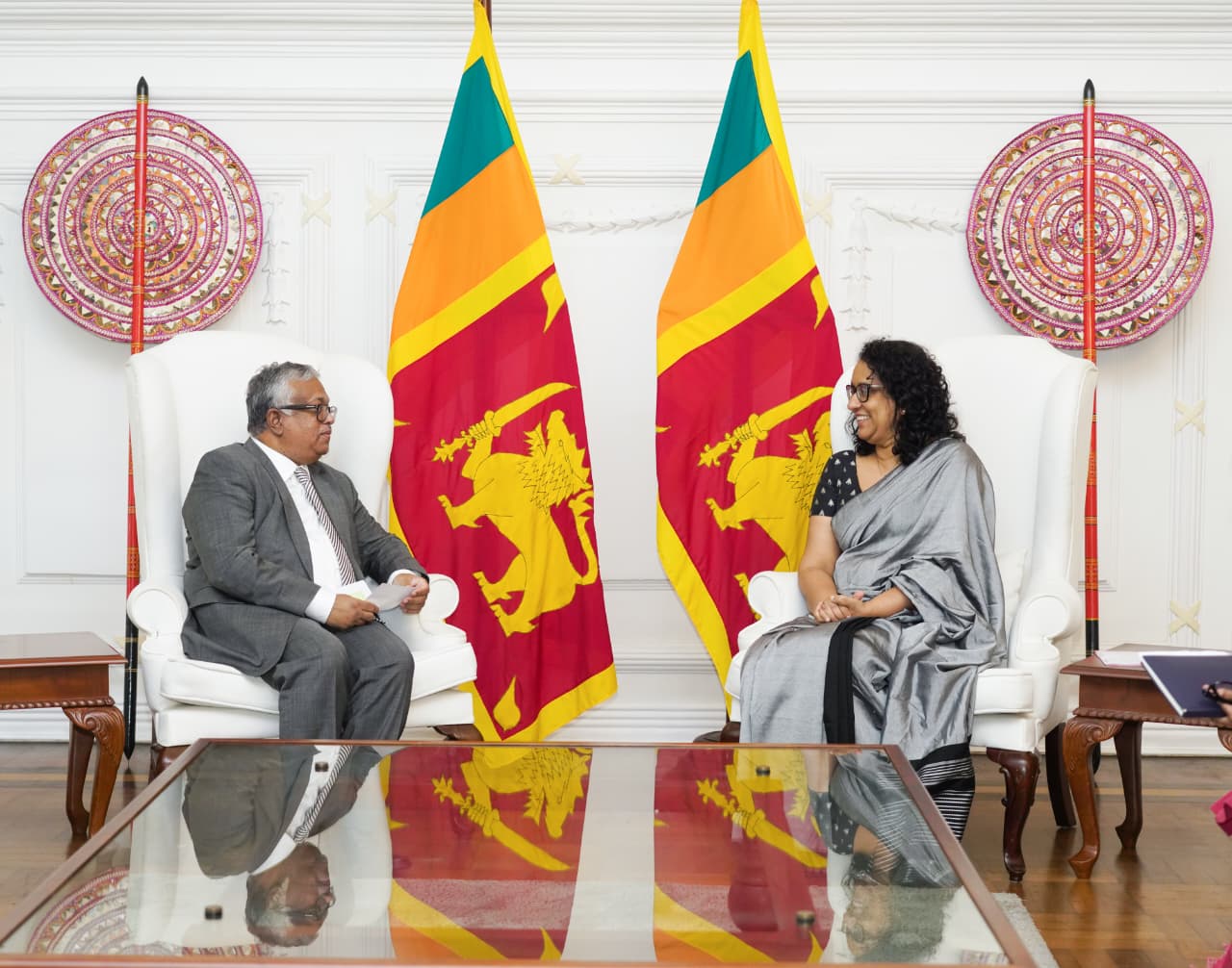 නිපොන් පදනමේ සභාපති අග්රාමාත්යවරිය හමුවෙයි නිපොන් පදනමේ සභාපති අග්රාමාත්යවරිය හමුවෙයි