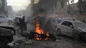 පාකිස්තානයේ ඉස්ලාමාබාද් නුවර අධිකරණයක් පිටත මරාගෙන මැරෙන බෝම්බ ප්‍රහාරයකින් 12 ක් ජීවිතක්ෂයට