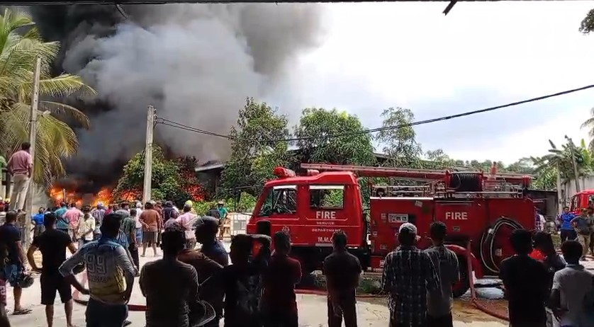 පානදුර හිරණ මෙට්ට නිෂ්පාදන කර්මාන්ත ශාලාවක ගින්නක්