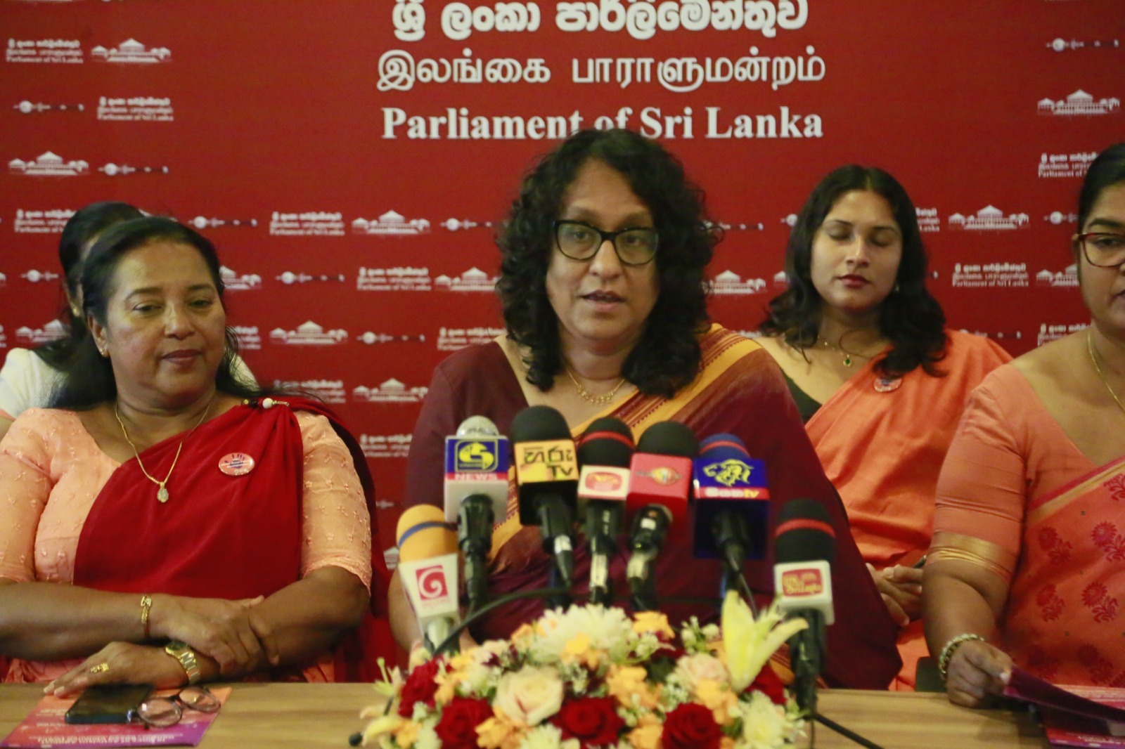 ස්ත්‍රී – පුරුෂ සමාජභාවය මත පදනම් වූ ප්‍රචන්ඩත්වය පිටුදැකීමට පාර්ලිමේන්තුව තැඹිලි පැහැ වෙයි