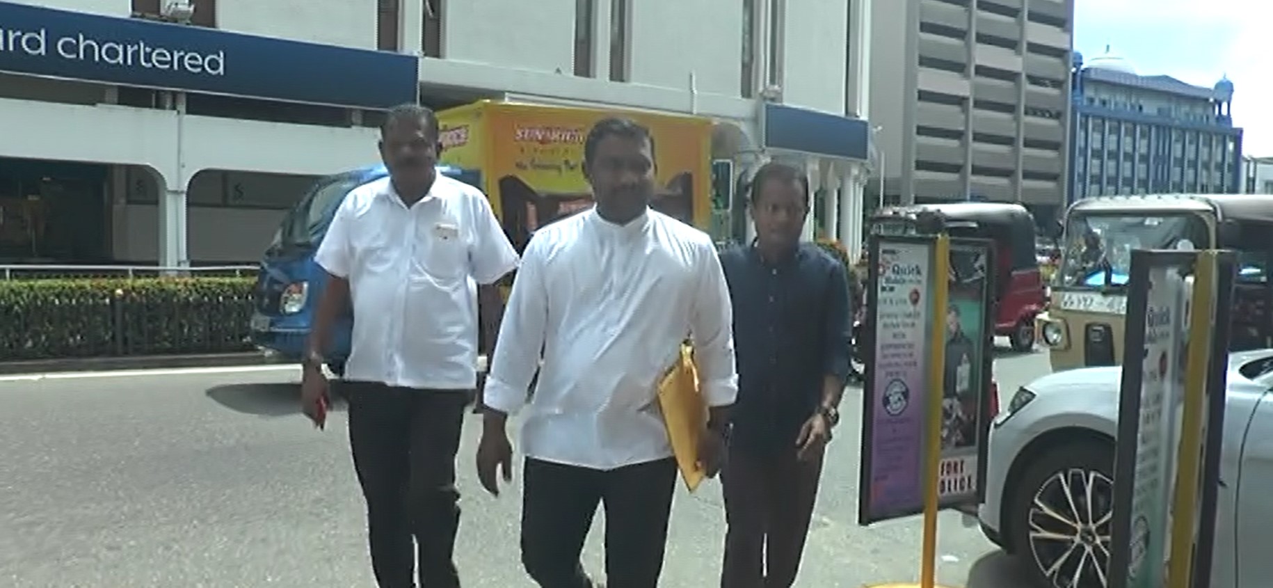 නාමල් ගේ උපාධිය වෙනුවෙන් පොහොට්ටු ක්‍රියාකාරිකයෙක් අපරාධ පරීක්ෂණ දෙපාර්තමේන්තුවට යයි