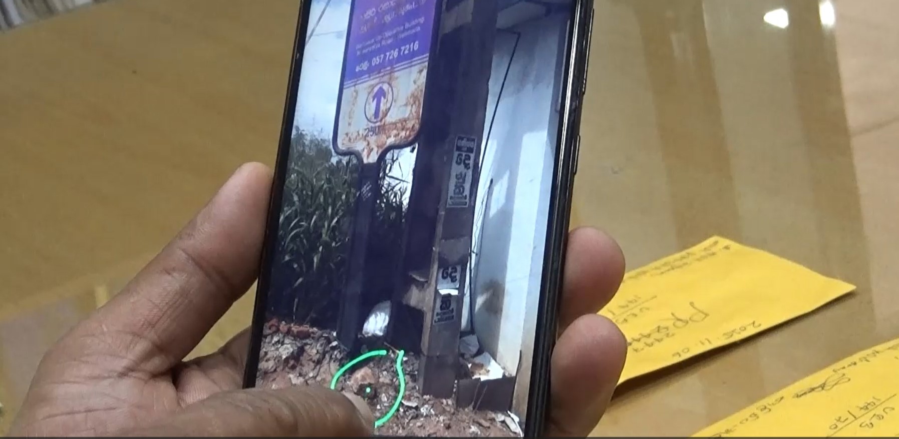 වට්ස් ඇප් මගින් වැලිමඩ කුඩු බෙදූ “බූතයෝ” සෙට් එකක් කුඩු එක්ක අල්ලයි