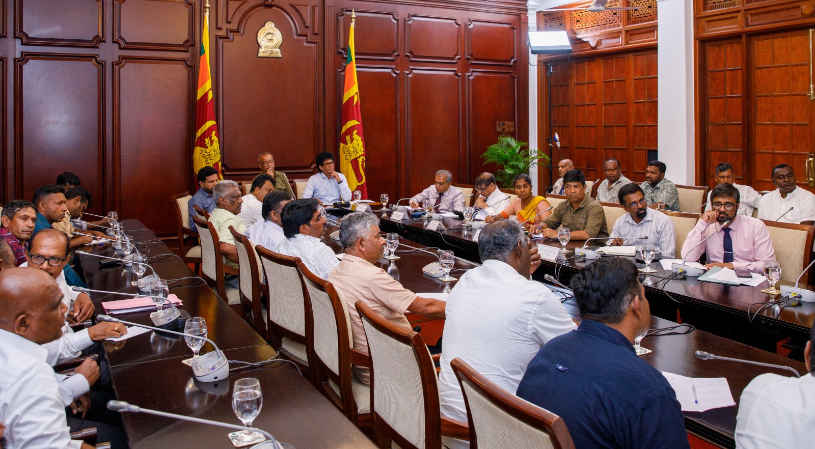 අර්තාපල් අල ප්රශ්නය “අල” නොවී විසඳුම් දීමට “ආහාර සුරක්ෂිතතා කමිටුවට” පවරයි අර්තාපල් අල ප්රශ්නය “අල” නොවී විසඳුම් දීමට “ආහාර සුරක්ෂිතතා කමිටුවට” පවරයි