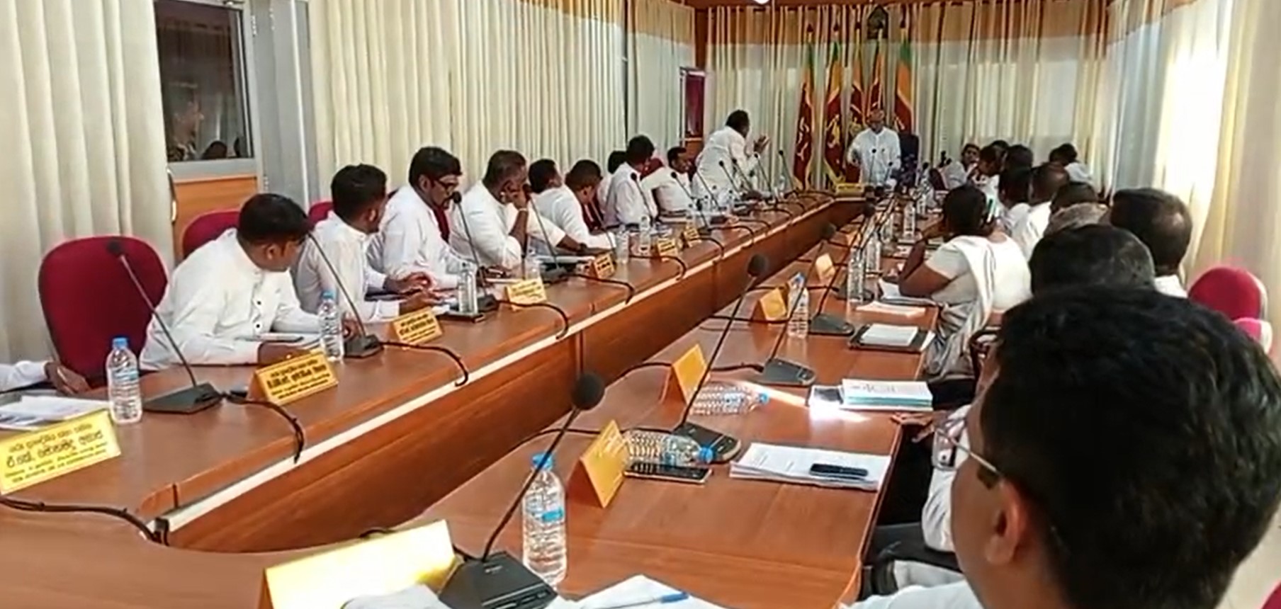 ඊයේත් පළාත් පාලන ආයතන කිහිපයක ජා.ජ.බ. අය වැය පරදී ඊයේත් පළාත් පාලන ආයතන කිහිපයක ජා.ජ.බ. අය වැය පරදී