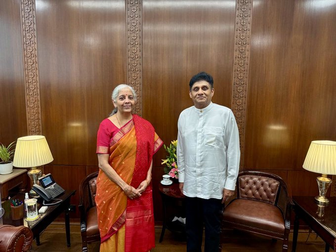 සජිත් ප්රේමදාස නවදිල්ලියේ දී ඉන්දීය මුදල් අමාත්යවරිය හමුවේ සජිත් ප්රේමදාස නවදිල්ලියේ දී ඉන්දීය මුදල් අමාත්යවරිය හමුවේ