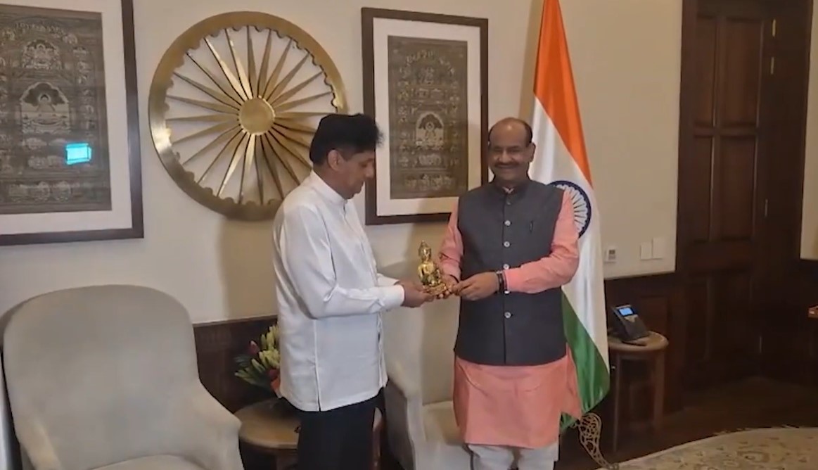 විපක්ෂනායක සජිත් ඉන්දීය ලෝක් සභාවට යයි විපක්ෂනායක සජිත් ඉන්දීය ලෝක් සභාවට යයි