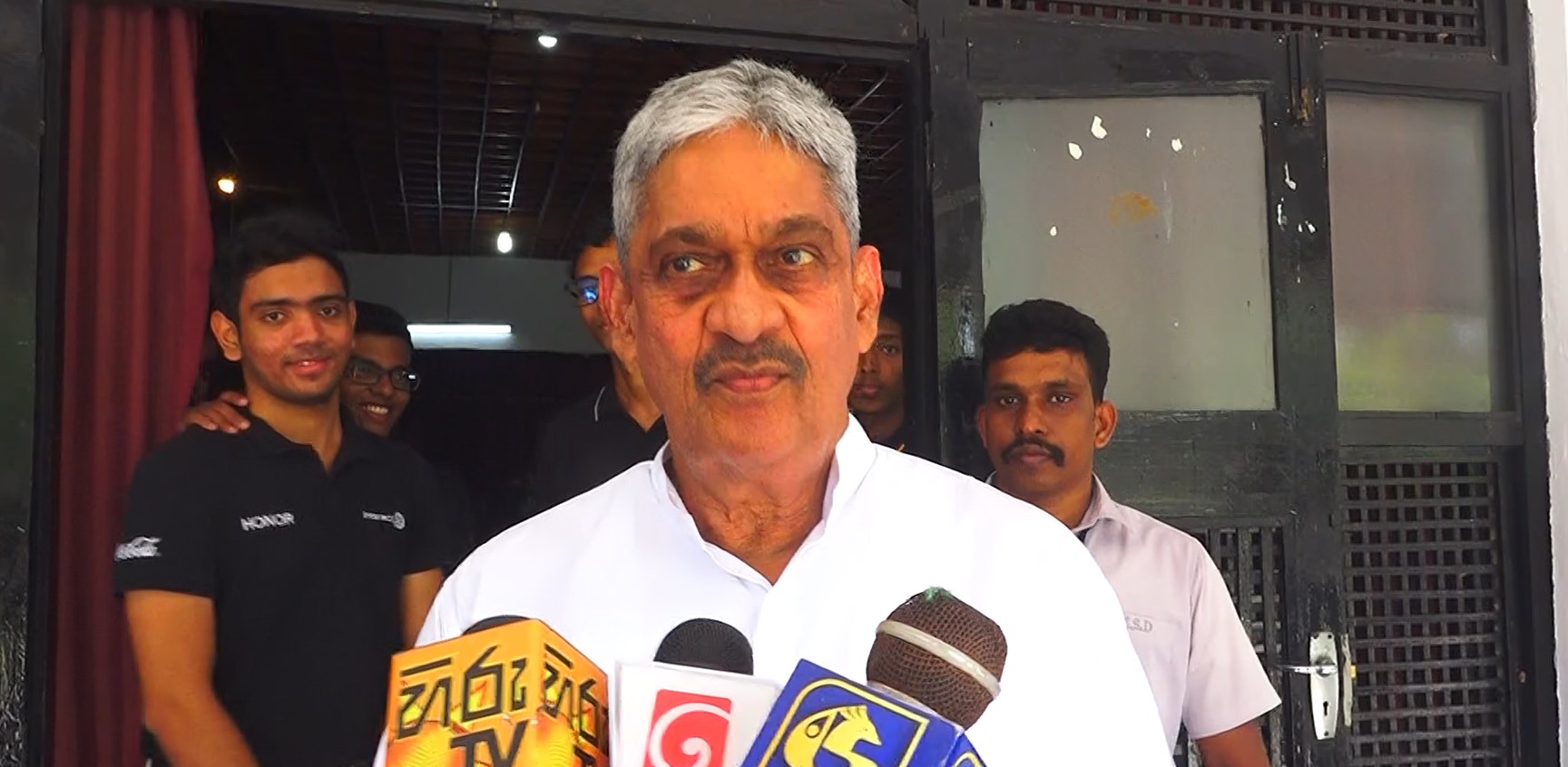 රටේ තියෙන්නෙ ජාතික ආරක්ෂාව පිළිබඳ ප්රශ්නයක් නොව මහජන ආරක්ෂාව පිළිබඳව ප්රශ්නයක් බව ෆීල්ඩ් මාෂල් පොන්සේකා කියයි රටේ තියෙන්නෙ ජාතික ආරක්ෂාව පිළිබඳ ප්රශ්නයක් නොව මහජන ආරක්ෂාව පිළිබඳව ප්රශ්නයක් බව ෆීල්ඩ් මාෂල් පොන්සේකා කියයි