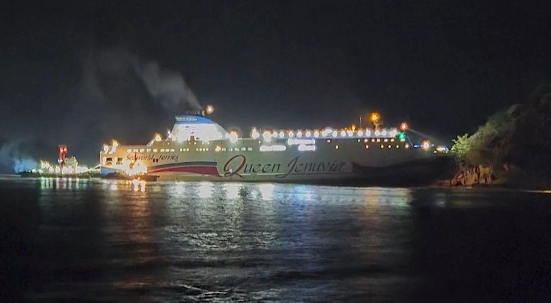 මගීන් 267 ක් සමඟ දකුණු කොරියානු මගී නෞකාවක් අනතුරක