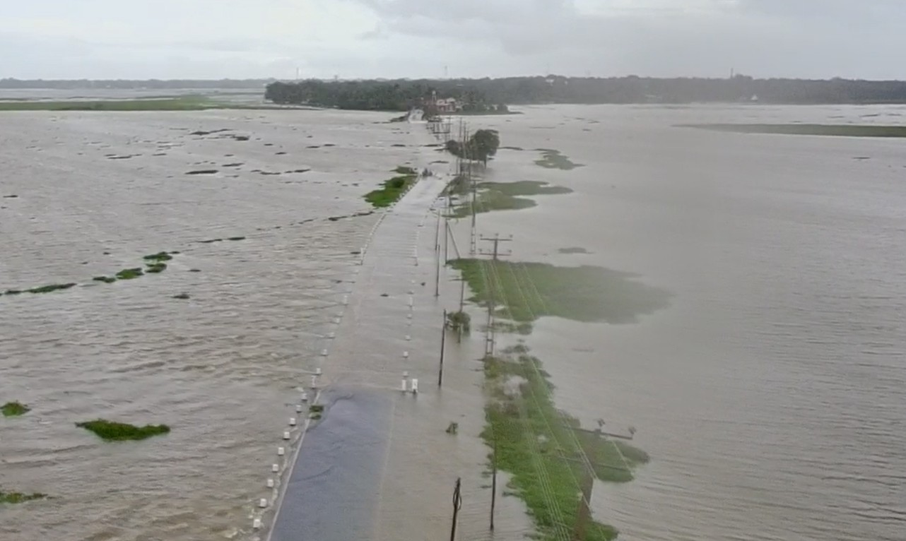 වැස්සෙන් අම්පාරේ කුඹුරු අක්කර 51,000කට හානි