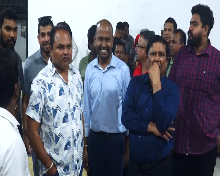 මහා ජන හඬ” සූදානම බලන්න එක්සත් ජාතික පක්ෂයේ පිරිසක් නුගේගොඩට