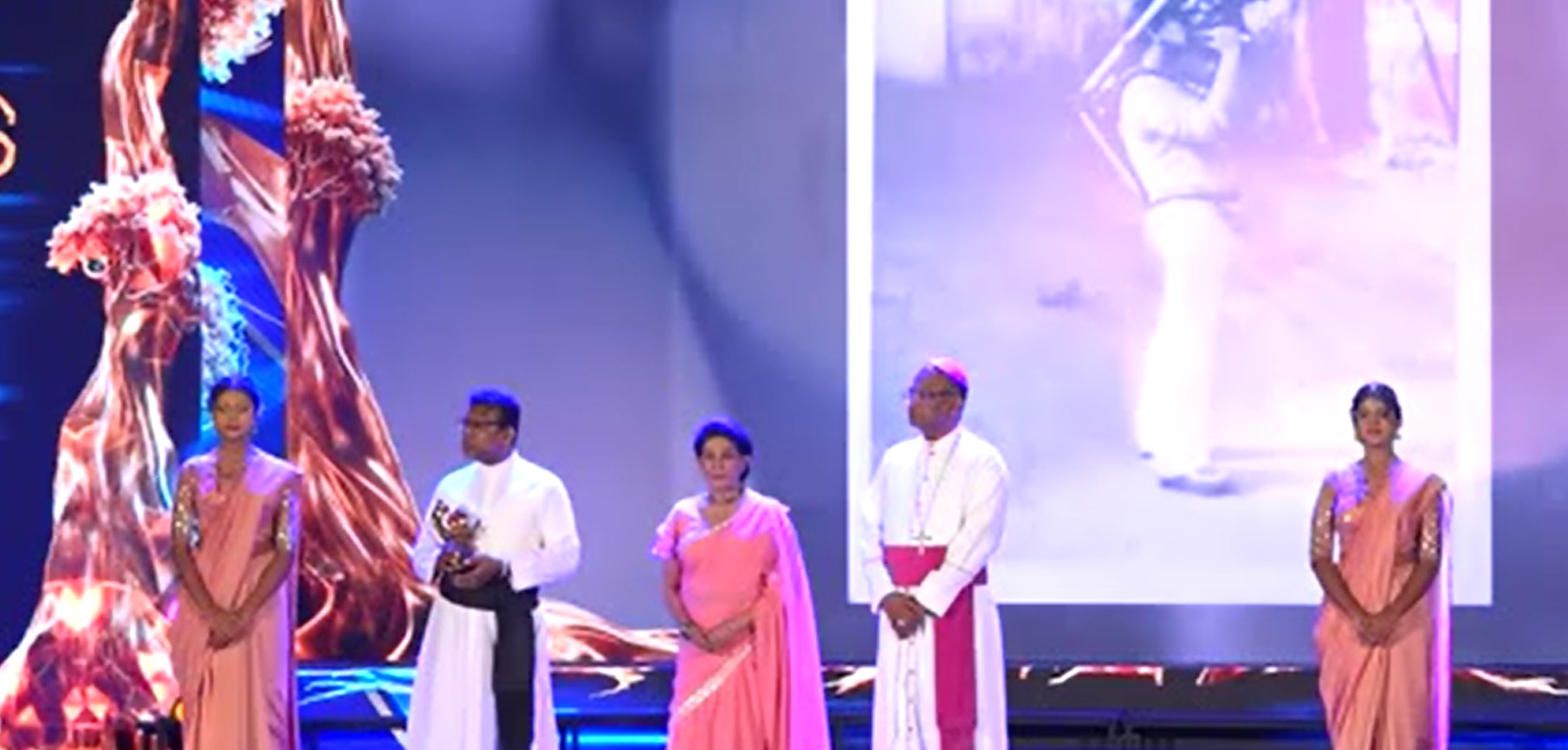 සිග්නීස් සම්මාන උළෙලේ ටෙලිනාට්ය අංශයේ සම්මාන රැසක්  ස්වර්ණවාහිනියට (VIDEO) සිග්නීස් සම්මාන උළෙලේ ටෙලිනාට්ය අංශයේ සම්මාන රැසක්  ස්වර්ණවාහිනියට (VIDEO)