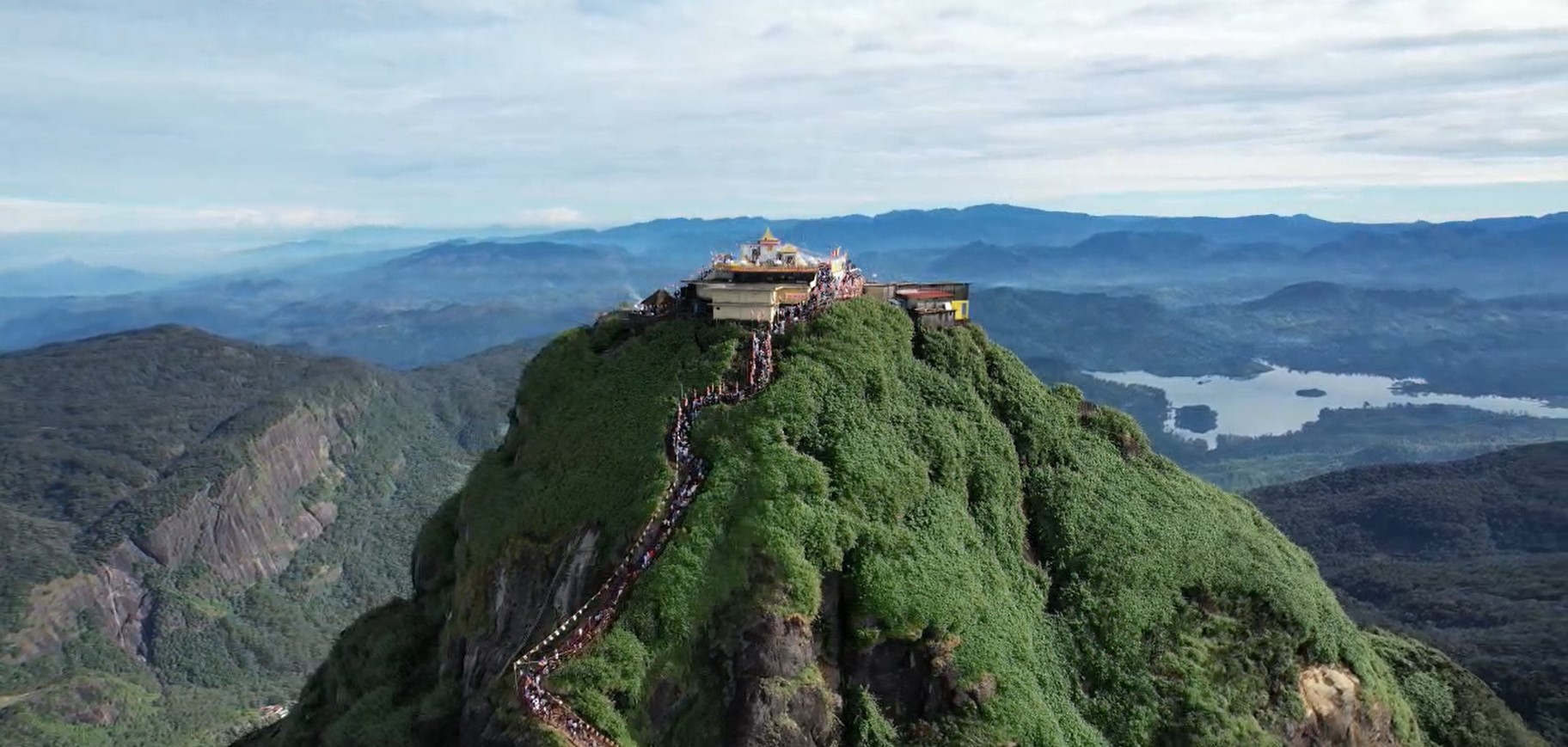 ශ්රීපාදයේ පානීය ජලය අපිරිසිදුකර හොද්ද බොරකරගන්න පිරිසක් ගැන අනාවරණයක් ශ්රීපාදයේ පානීය ජලය අපිරිසිදුකර හොද්ද බොරකරගන්න පිරිසක් ගැන අනාවරණයක්