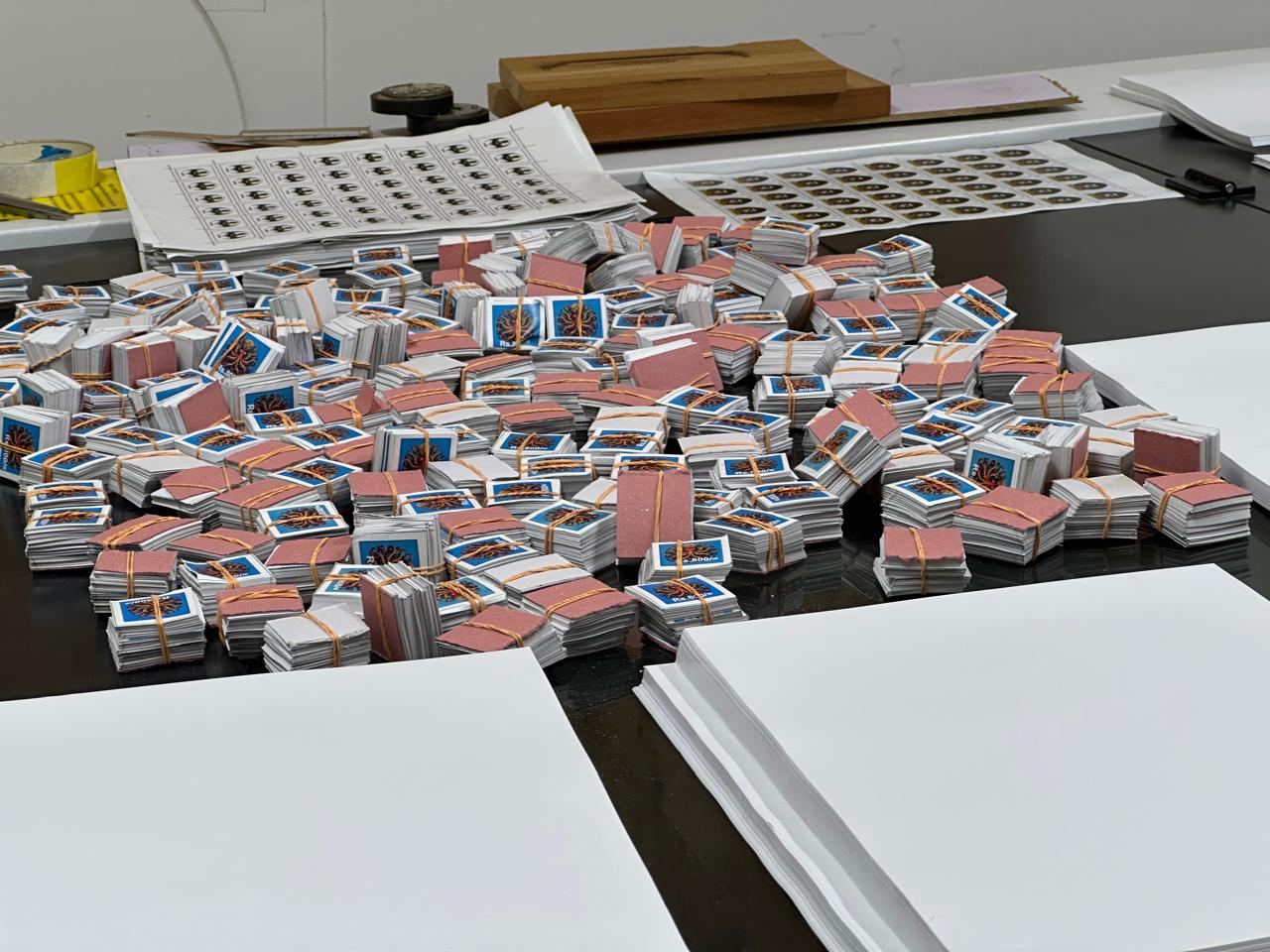 මත්ද්රව්ය ප්රවාහනයට සූක්ෂ්මව යොදාගන්නා ස්ටිකර් මුද්රණාලයක් වටලයි මත්ද්රව්ය ප්රවාහනයට සූක්ෂ්මව යොදාගන්නා ස්ටිකර් මුද්රණාලයක් වටලයි