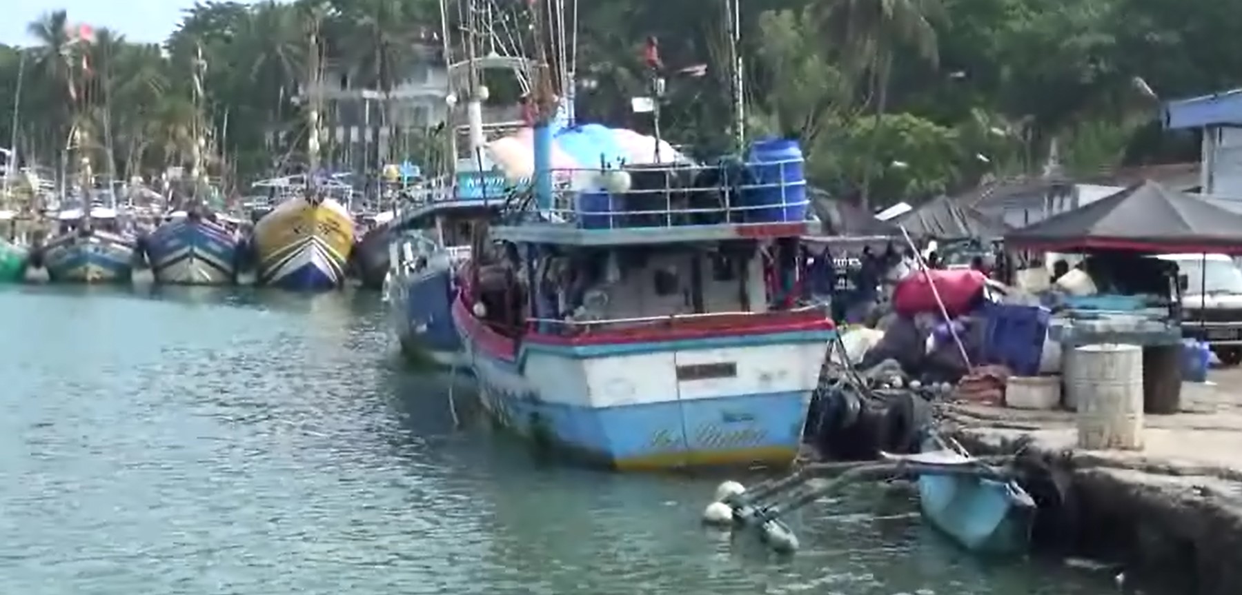 තිස්ස – කිරින්ද මත්ද්රව්ය සිද්ධියට සම්බන්ධ බෝට්ටුව සමග 5 ක් තංගල්ලේ දී අත්අඩංගුවට තිස්ස – කිරින්ද මත්ද්රව්ය සිද්ධියට සම්බන්ධ බෝට්ටුව සමග 5 ක් තංගල්ලේ දී අත්අඩංගුවට