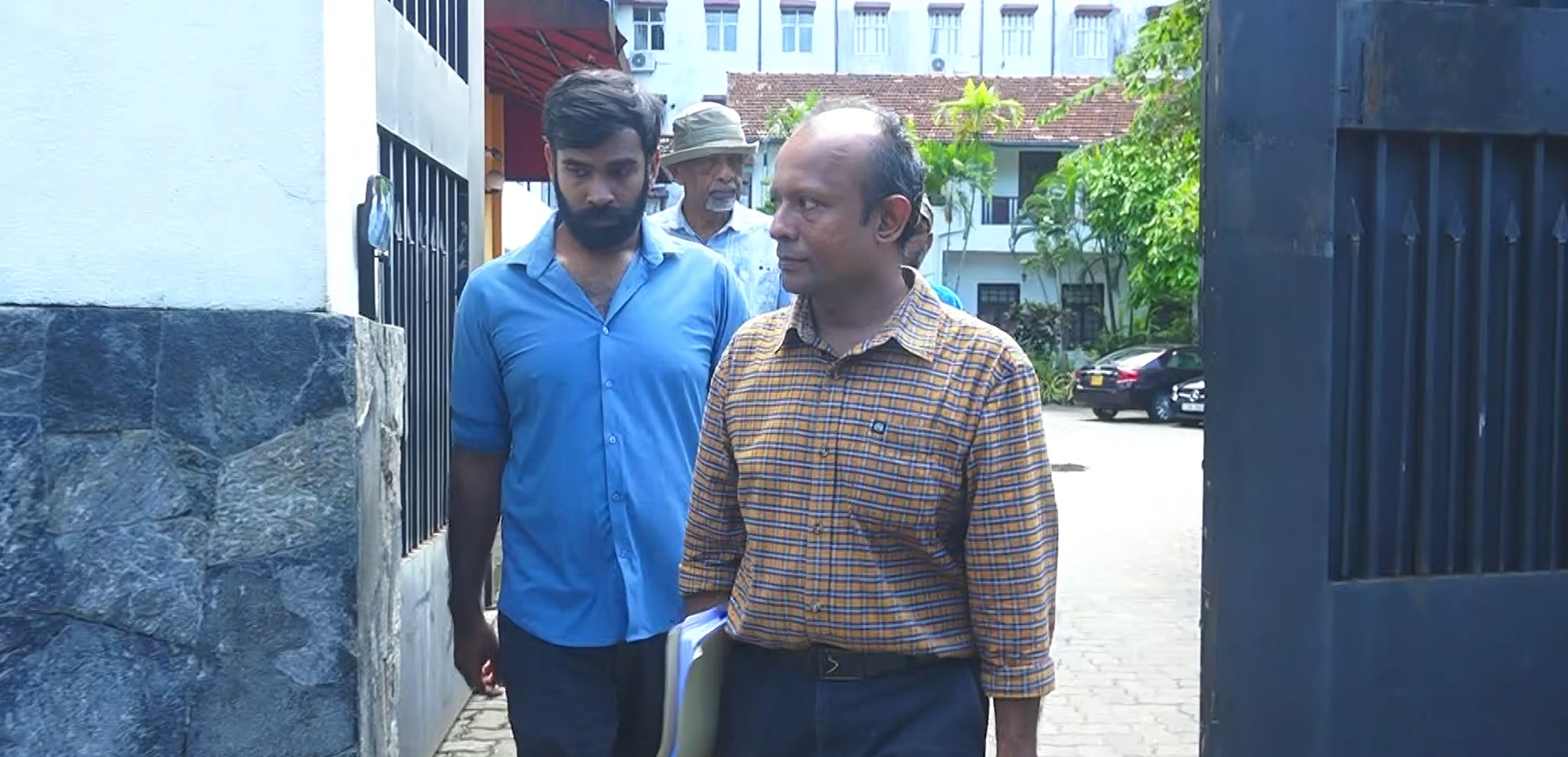 හිටපු ඇමති ටිරාන් අලස්ට එරෙහිව අල්ලස් කොමිසමට පැමිණිල්ලක් හිටපු ඇමති ටිරාන් අලස්ට එරෙහිව අල්ලස් කොමිසමට පැමිණිල්ලක්