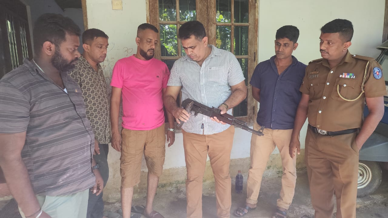 ඝාතකයෙක් වැලිගම දී ටී 56 එක්ක බස්නාහිර පළාත් උතුර අපරාධ කොට්ඨාසයේ අත්අඩංගුවට ඝාතකයෙක් වැලිගම දී ටී 56 එක්ක බස්නාහිර පළාත් උතුර අපරාධ කොට්ඨාසයේ අත්අඩංගුවට