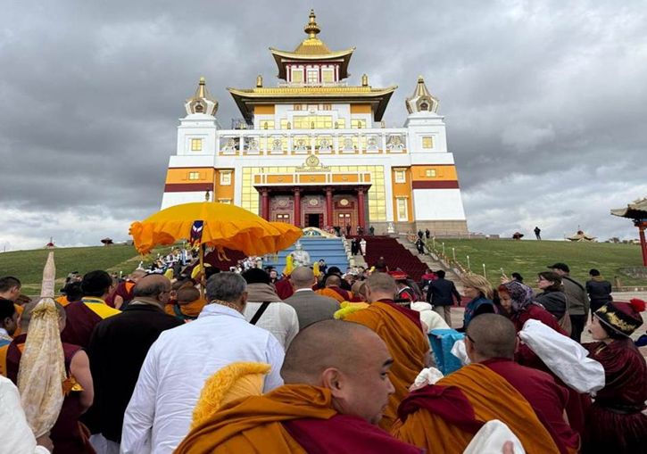 රුසියාවේ කල්මිකියා ජනරජයට වැඩමකළ පූජනීය ධාතූන් වහන්සේලා