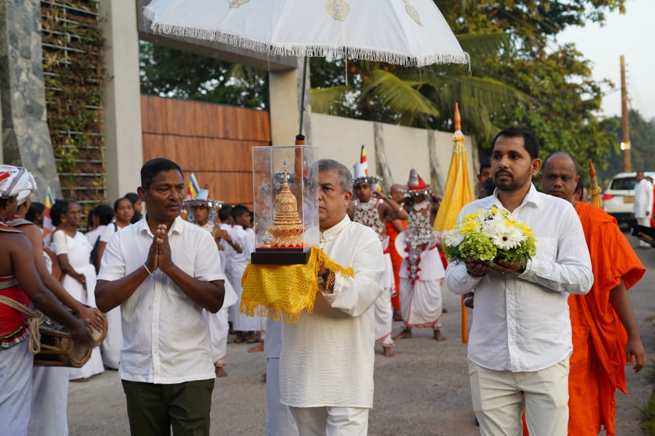 ශ්රී සර්වඥ ධාතූන් වහන්සේ තැන්පත් කිරීමේ පූජෝත්සවය ශ්රී සර්වඥ ධාතූන් වහන්සේ තැන්පත් කිරීමේ පූජෝත්සවය