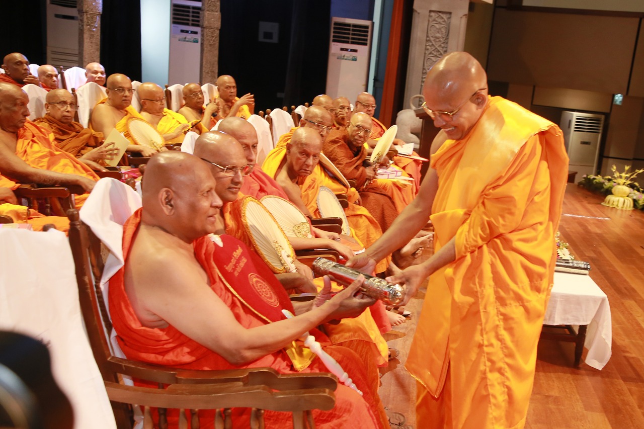 කටුගස්තොට උපරතන හිමිට සම්මානයක් කටුගස්තොට උපරතන හිමිට සම්මානයක්