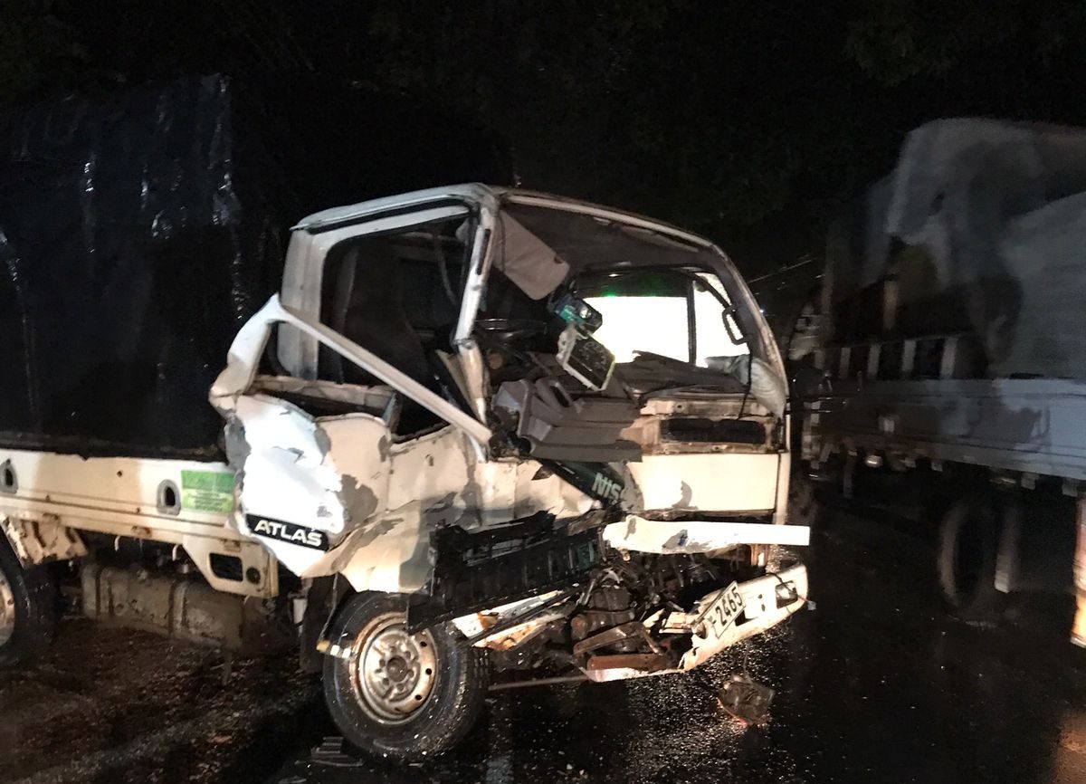 වෑන් රථයක් සහ කුඩා ලොරි රථයක් මුහුණට මුහුණ ගැටී පස්දෙනෙකුට තුවාල