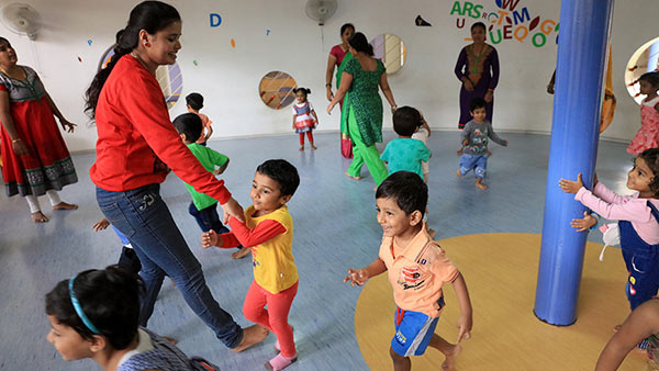 හෙට සිට ආරක්ෂිත දිවා සුරැකුම් මධ්‍යස්ථාන විවෘත කරන ලෙස රජයෙන් ඉල්ලීමක්