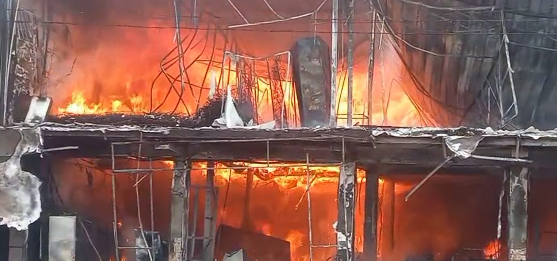 වව්නියාවේ වෙළෙඳසලක ගින්නක්