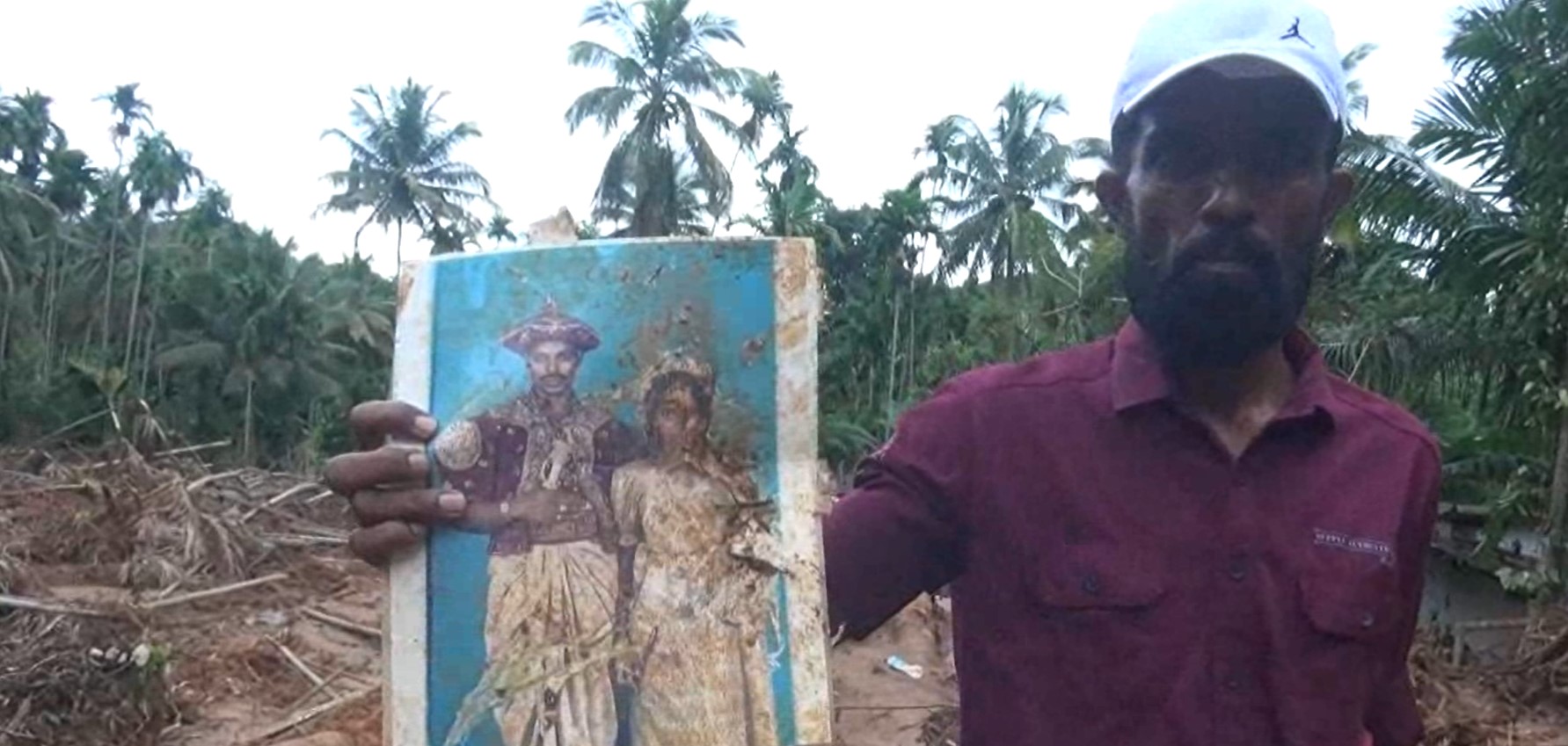 අම්බොක්කාවේ හද සසල කරවන කතාව – ආපදා තත්ත්වය පිළිබඳව වාර්තාවක් ගම්වැසියන් බලධාරීන්ගෙන් ඉල්ලයි අම්බොක්කාවේ හද සසල කරවන කතාව – ආපදා තත්ත්වය පිළිබඳව වාර්තාවක් ගම්වැසියන් බලධාරීන්ගෙන් ඉල්ලයි