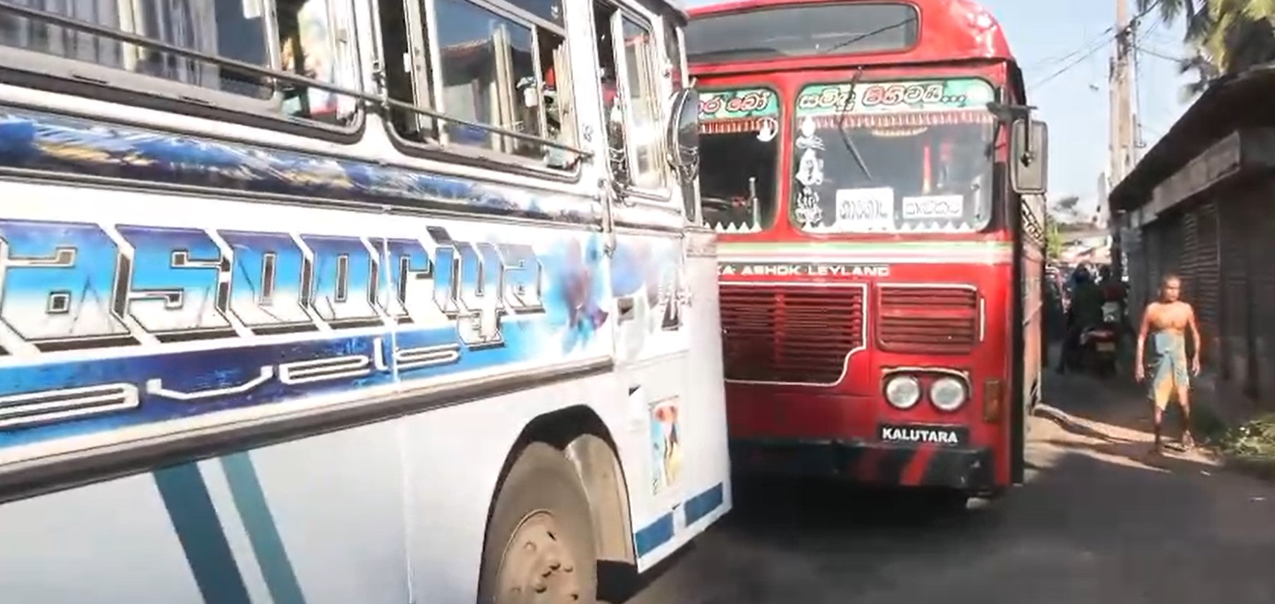 වැරදි දිසාවෙන් පැදවූ පෞද්ගලික බසයකට යටවී පුද්ගලයකු මිය යයි වැරදි දිසාවෙන් පැදවූ පෞද්ගලික බසයකට යටවී පුද්ගලයකු මිය යයි