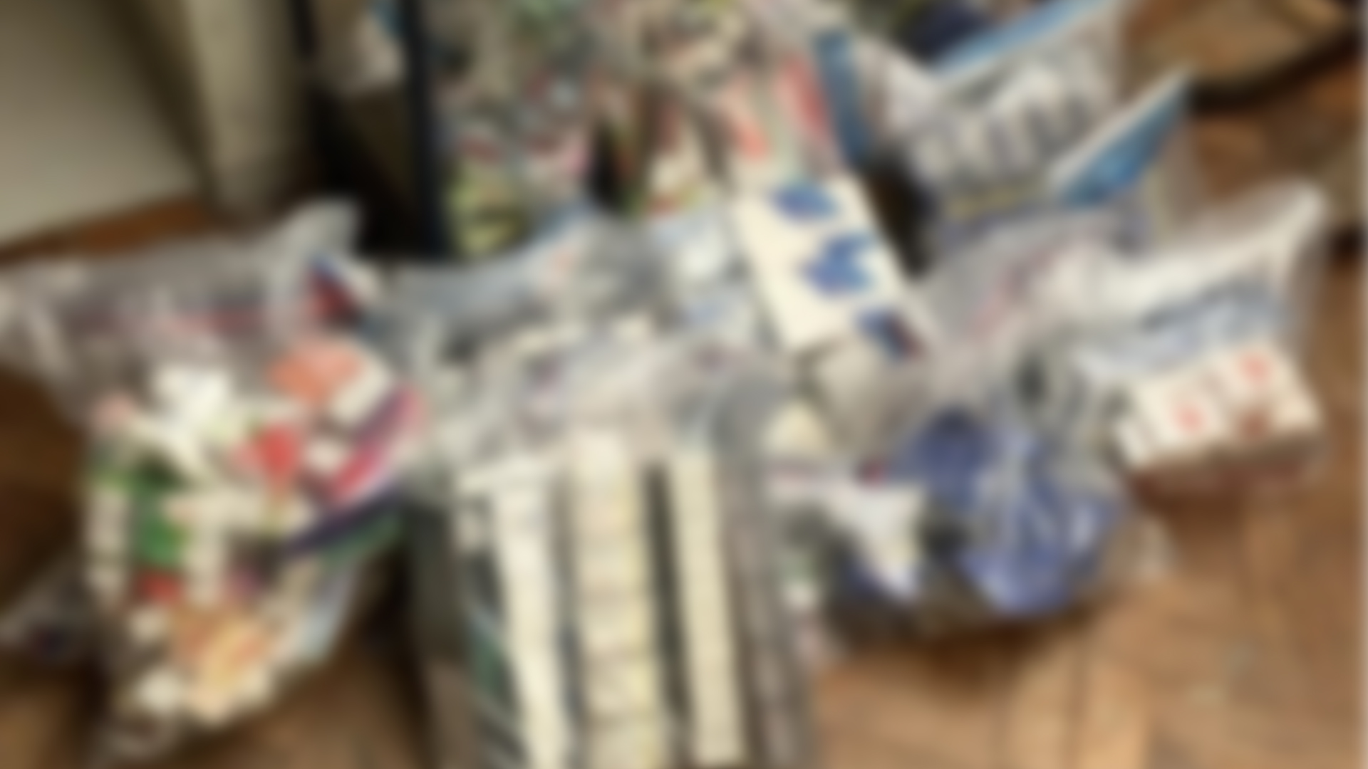 රේගු බදු දැලෙන් රිංගූ ලක්ෂ 80 ක සිගරට් තොගයක් සීදූවේ නිවසක රේගු බදු දැලෙන් රිංගූ ලක්ෂ 80 ක සිගරට් තොගයක් සීදූවේ නිවසක