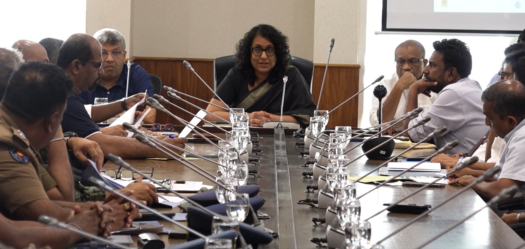 හදිසි ආපදාතත්වය හමුවේ ත්රිවිධ හමුදාව, පොලීසිය, රජ්ය නිලධාරීන්, ස්වේච්ඡා සංවිධාන සහ මහජනතාව ලබා දෙන සහයෝගය අගය කරනවා – අග්රාමාත්ය ආචාර්ය හරිනි අමරසූරිය හදිසි ආපදාතත්වය හමුවේ ත්රිවිධ හමුදාව, පොලීසිය, රජ්ය නිලධාරීන්, ස්වේච්ඡා සංවිධාන සහ මහජනතාව ලබා දෙන සහයෝගය අගය කරනවා – අග්රාමාත්ය ආචාර්ය හරිනි අමරසූරිය