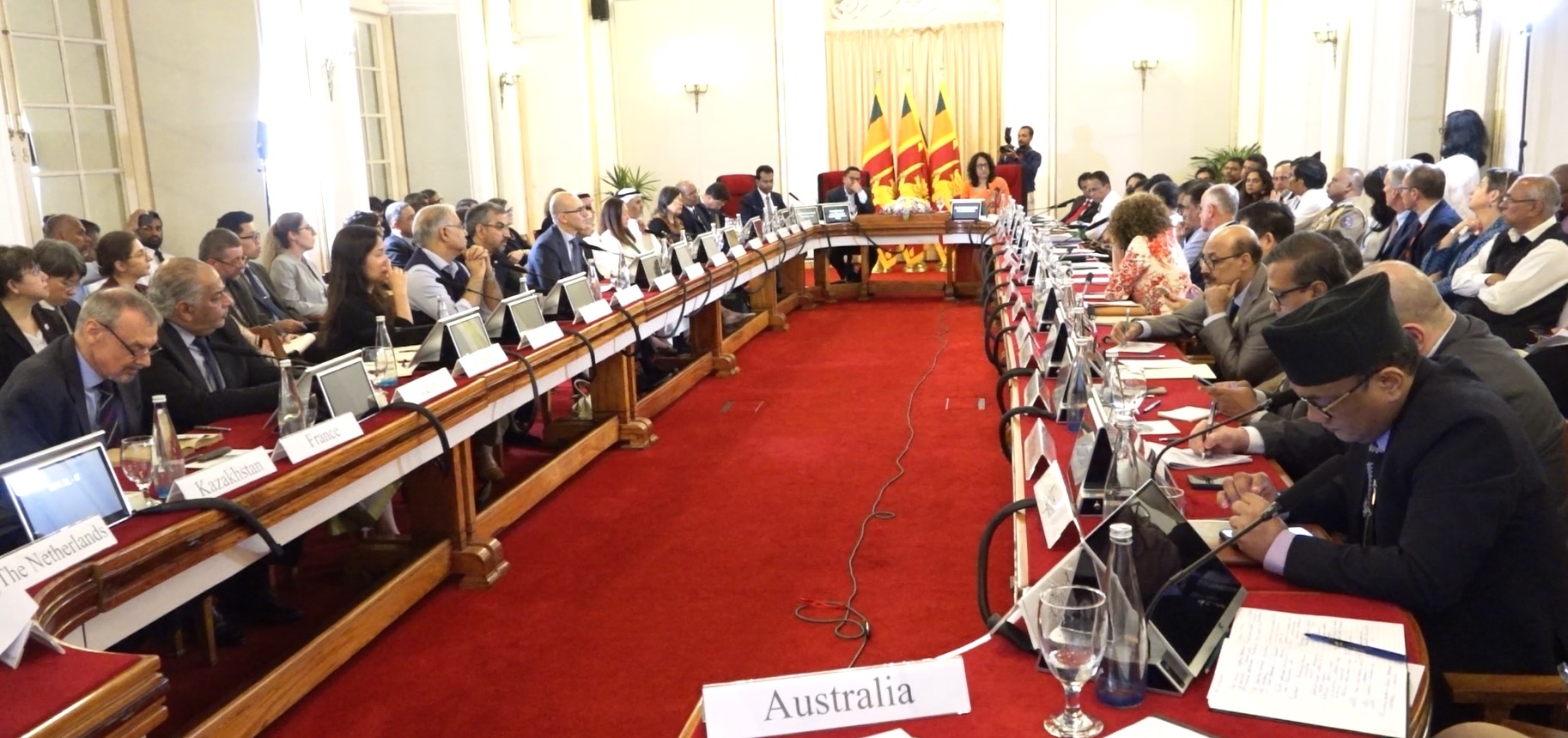 ආපදාවෙන් පසු යළි  රට ගොඩනැගීමේ ක්‍රියාවලිය පිළිබඳව රජය, රාජ්‍ය තාන්ත්‍රික ප්‍රජාව දැනුවත් කරයි – රට යළි ගොඩනැගීමේ රජයේ වැඩපිළිවෙළට විදෙස් රටවල සහය දෙන්න සූදානම්