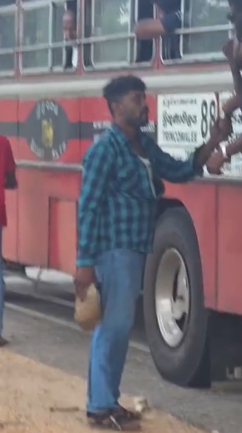 රටක් අසරණ කර සිදු වූ විපත් මැද තරුණ කිහිප දෙනකුගේ බේබදු චන්ඩි හැසිරීමක් රටක් අසරණ කර සිදු වූ විපත් මැද තරුණ කිහිප දෙනකුගේ බේබදු චන්ඩි හැසිරීමක්