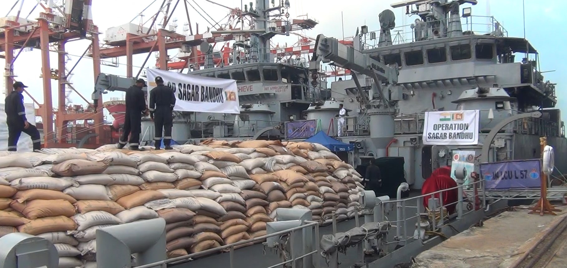 ඉන්දීය ආධර රැගත් නැවක් කොළඹ වරායට – තවත් නැවක් අද ත්‍රිකුණාමලයට