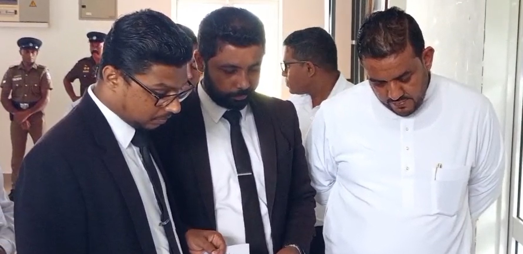 කතරගම දේවාලයේ නව බස්නායක නිළමේ ලෙස තිළිණ මධුසංඛක නිතරගයෙන් පත්වේ කතරගම දේවාලයේ නව බස්නායක නිළමේ ලෙස තිළිණ මධුසංඛක නිතරගයෙන් පත්වේ