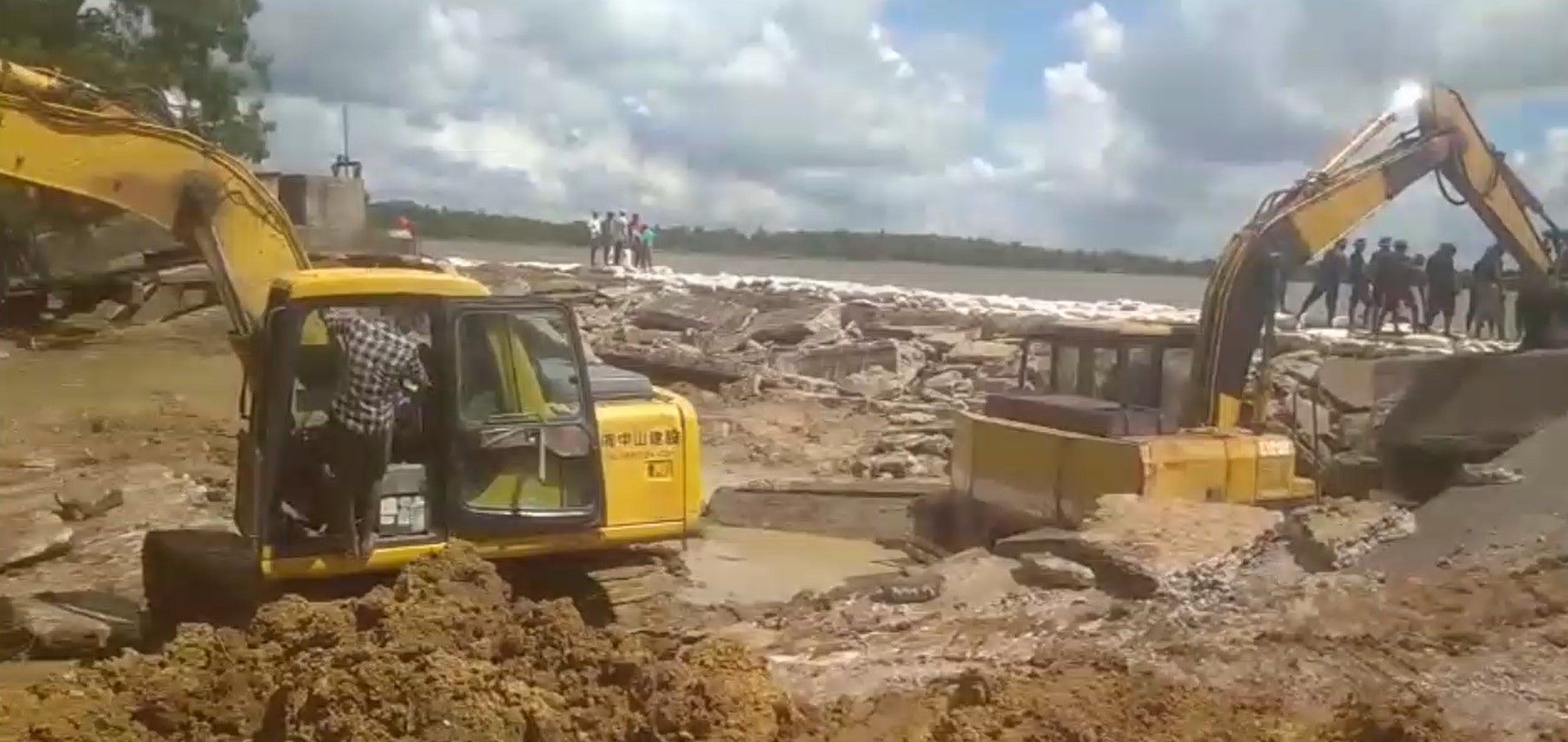 කච්චිමඩුව වැවේ පිටවාන සාදා අවසන් කච්චිමඩුව වැවේ පිටවාන සාදා අවසන්