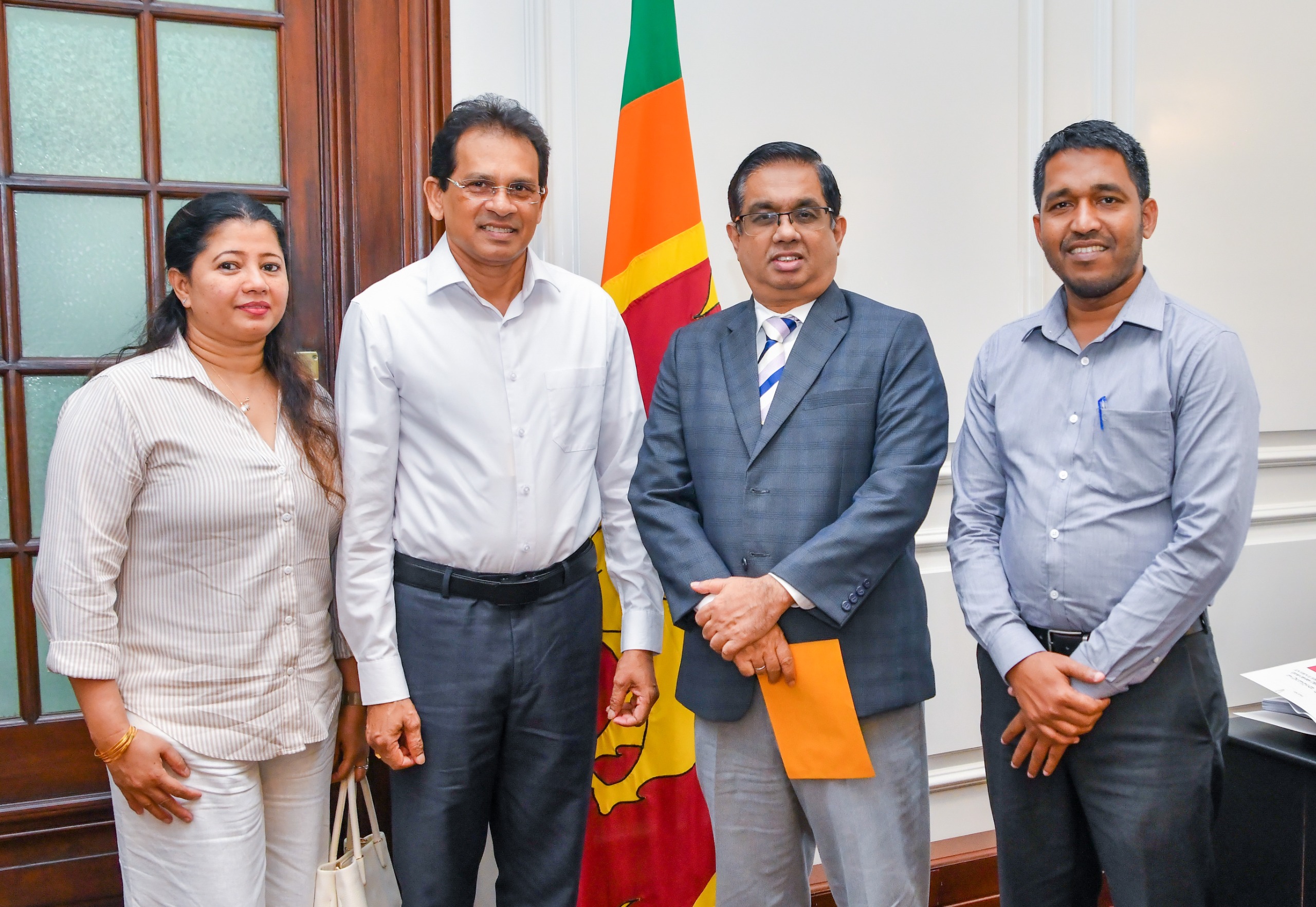 ‘Rebuilding Sri Lanka’ අරමුදලට සමාගම් කිහිපයකින් මුදල් පරිත්යාග ‘Rebuilding Sri Lanka’ අරමුදලට සමාගම් කිහිපයකින් මුදල් පරිත්යාග