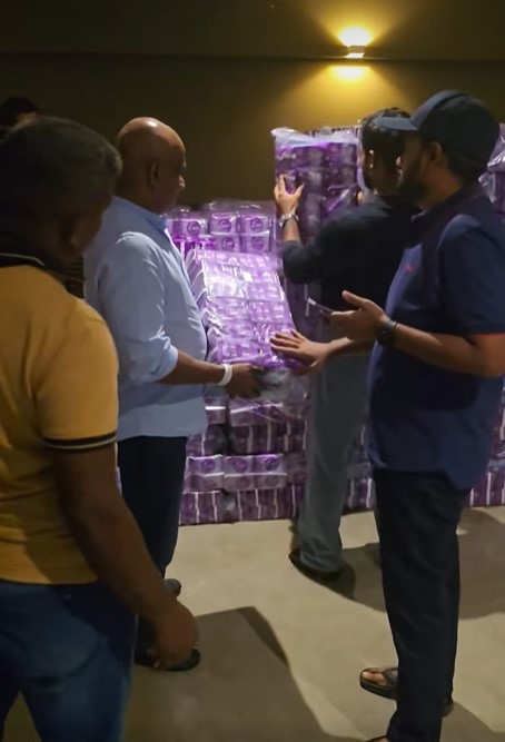 සනත් ජයසූ‍රිය ඇතුලු ජාතික කණ්ඩායමේ ක්‍රීඩකයින් පිරිසකගෙන් විපතට පත් ජනතාවට ආධාර