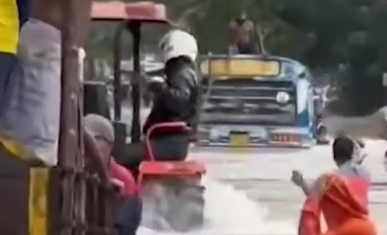 මගී ජීවිත අනතුරේ හෙලූ බස් කොන්දොස්තරට සහ රියැදුරුට වැඩ වරදී