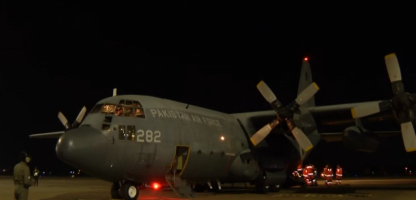 පාකිස්ථානයෙන් හමුදා සෝදිසි හා ගලවා ගැනීමේ ඒකකයේ සාමාජිකයින් පිරිසක් සමඟින් තවත් ආධාර තොගයක්