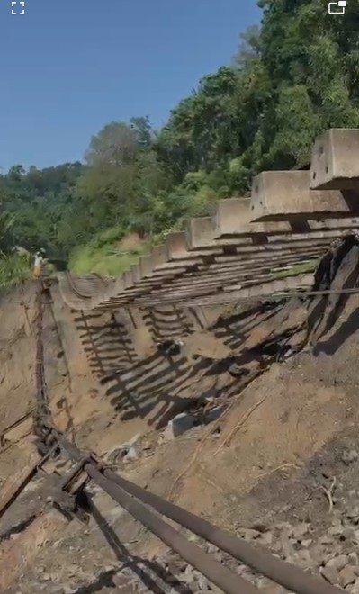 දුම්රිය සේවය කඩිනමින් යථාවත් කර ගැනීමේ අවශ්යතාව දුම්රිය ස්ථානාධිපතිවරුන්ගේ සංගමය ජනපතිට දන්වයි දුම්රිය සේවය කඩිනමින් යථාවත් කර ගැනීමේ අවශ්යතාව දුම්රිය ස්ථානාධිපතිවරුන්ගේ සංගමය ජනපතිට දන්වයි